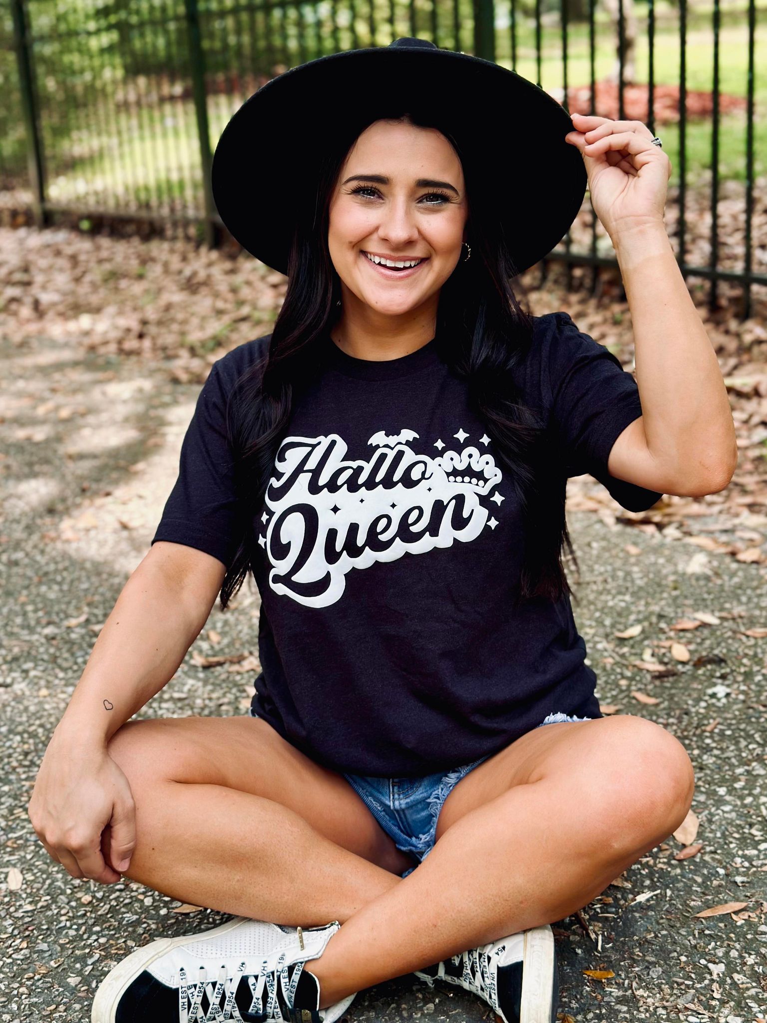 Hallo Queen Spooky Sparkle Puff Tee